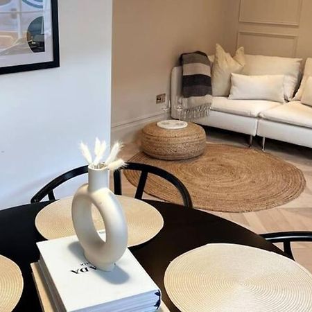 バースCourtyard Garden, Beautifully Finished Flat - Ba1アパートメント エクステリア 写真