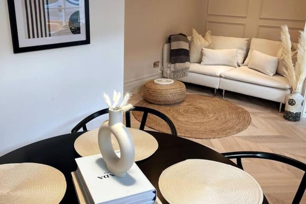 バースCourtyard Garden, Beautifully Finished Flat - Ba1アパートメント エクステリア 写真