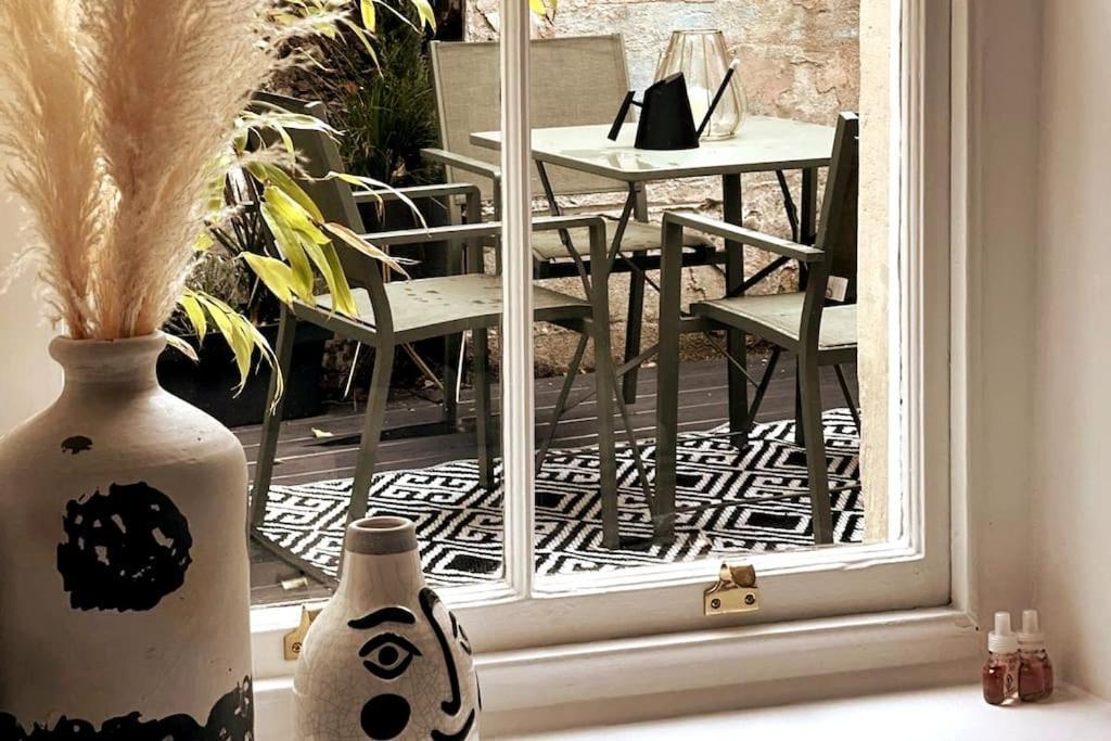 バースCourtyard Garden, Beautifully Finished Flat - Ba1アパートメント エクステリア 写真