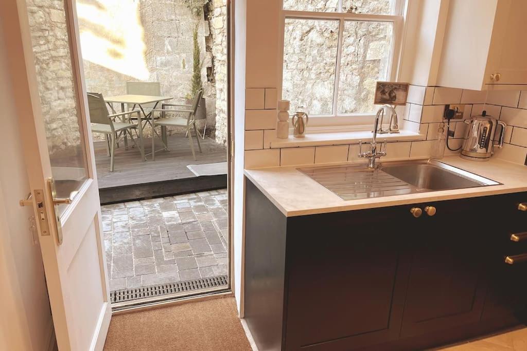 バースCourtyard Garden, Beautifully Finished Flat - Ba1アパートメント エクステリア 写真